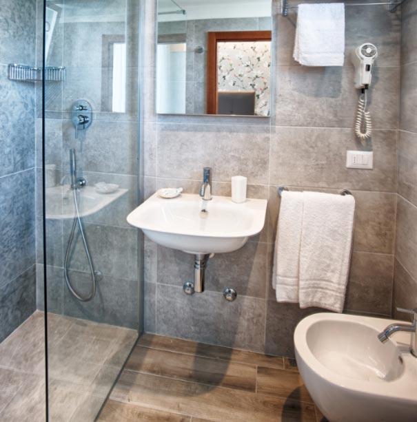 hotelmirabelviserba en superior-rooms 016