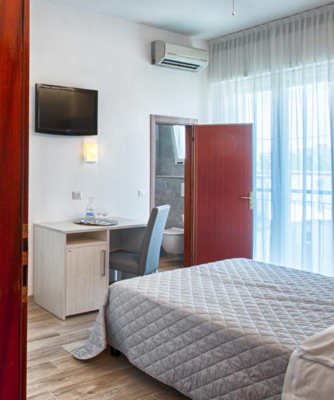 hotelmirabelviserba it comunicanti 013