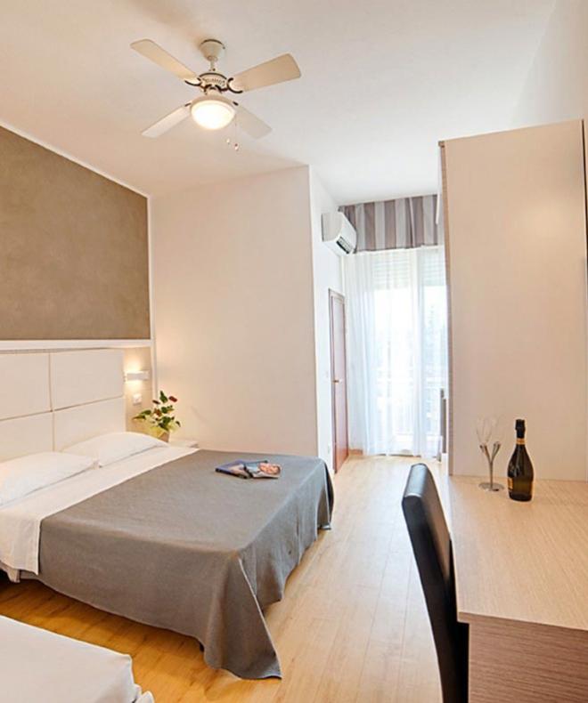 hotelmirabelviserba fr superior 013