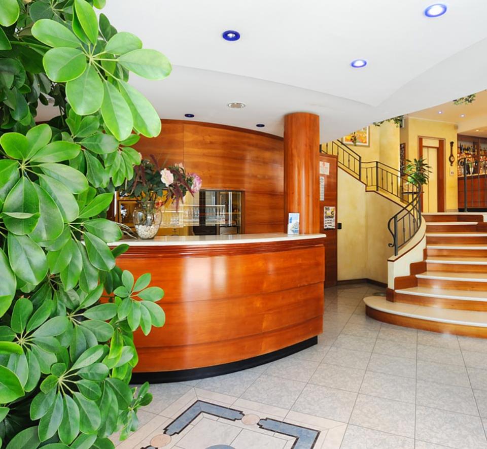 hotelmirabelviserba en services 017